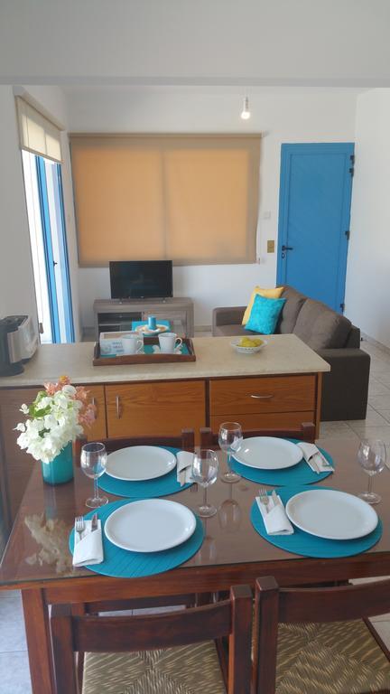 Ocean Blue Apartments Pafos Zewnętrze zdjęcie